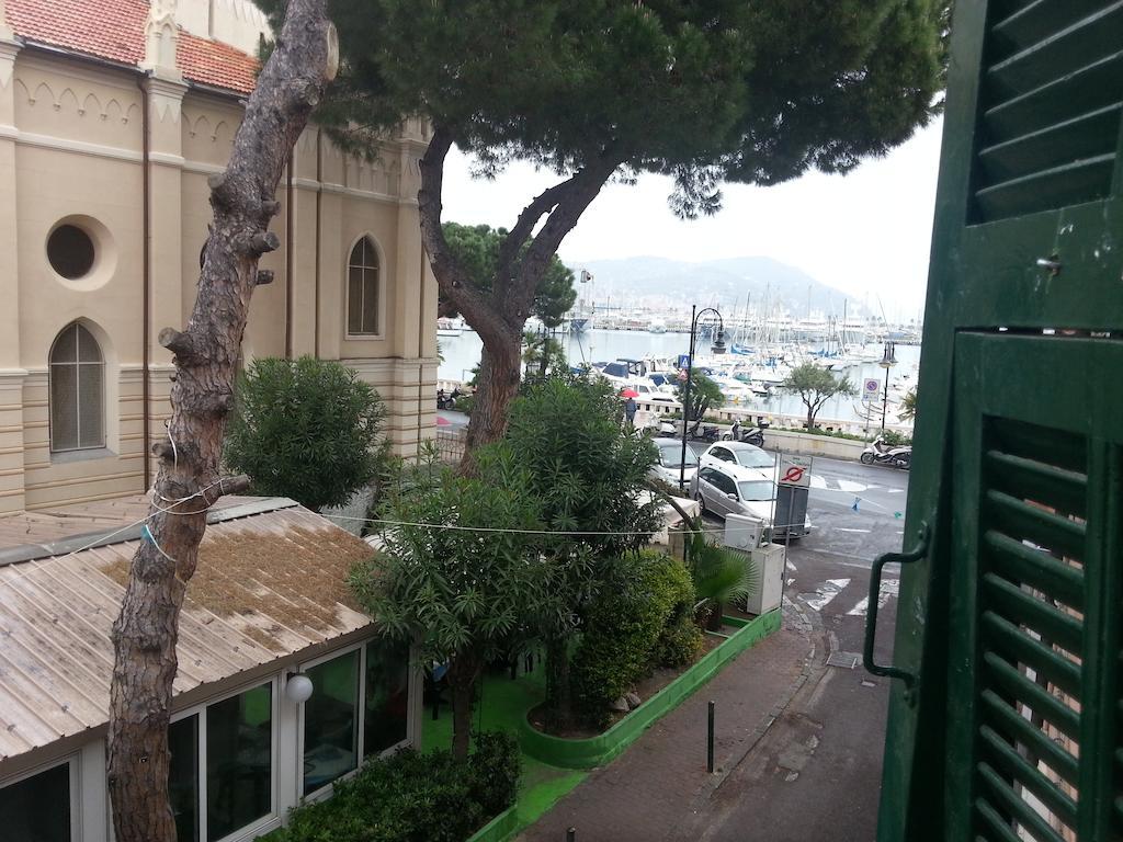 Case Vacanze Borgo Marina Imperia Habitación foto
