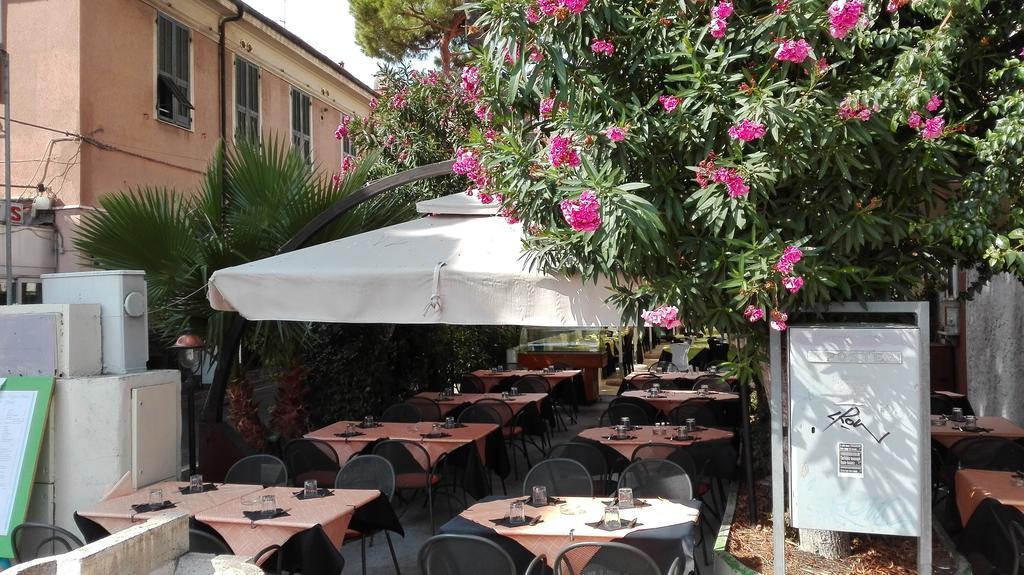 Case Vacanze Borgo Marina Imperia Exterior foto