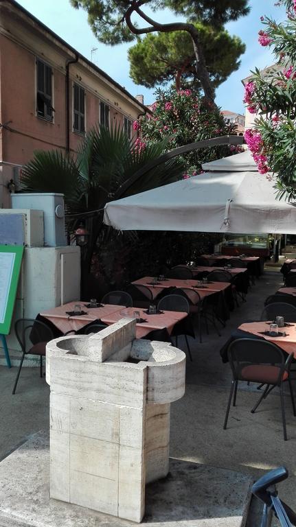 Case Vacanze Borgo Marina Imperia Exterior foto
