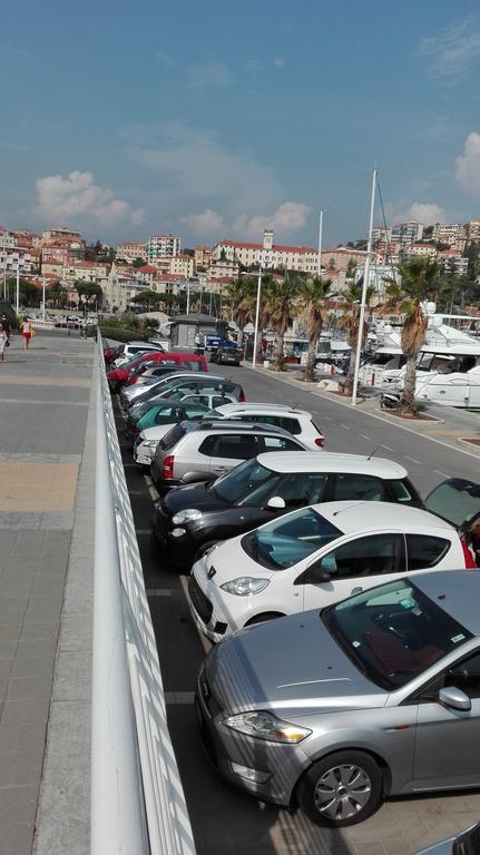 Case Vacanze Borgo Marina Imperia Exterior foto