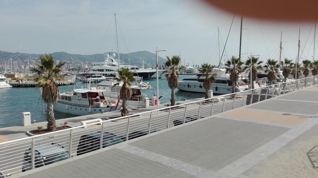 Case Vacanze Borgo Marina Imperia Exterior foto