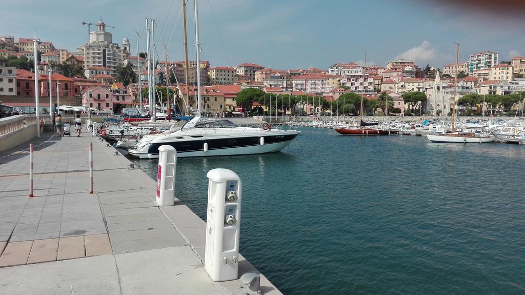 Case Vacanze Borgo Marina Imperia Exterior foto