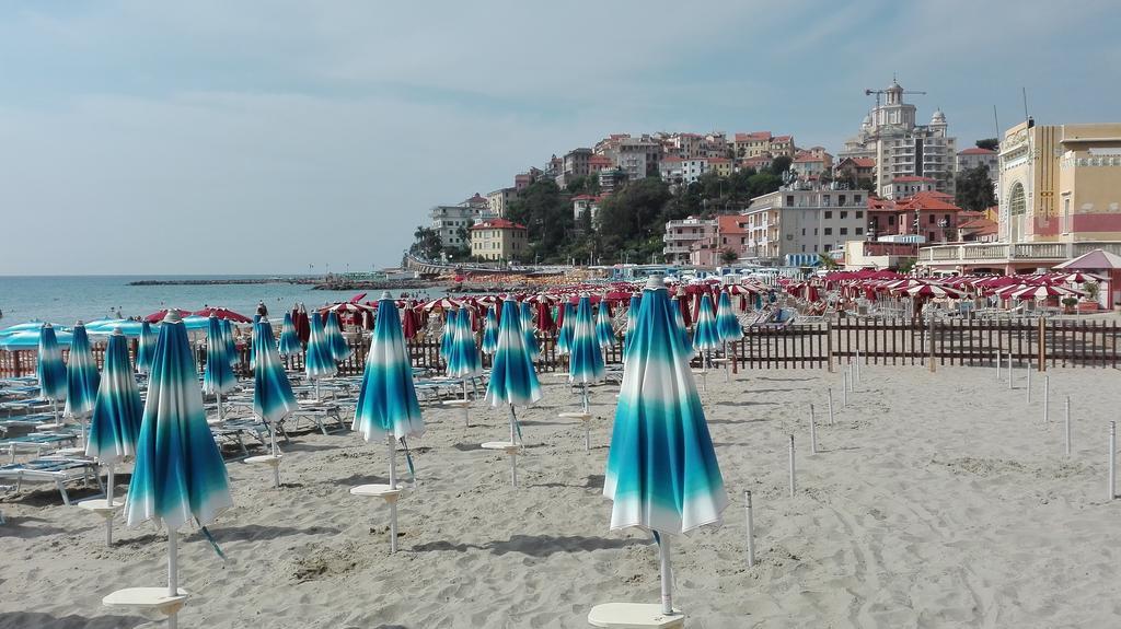 Case Vacanze Borgo Marina Imperia Exterior foto