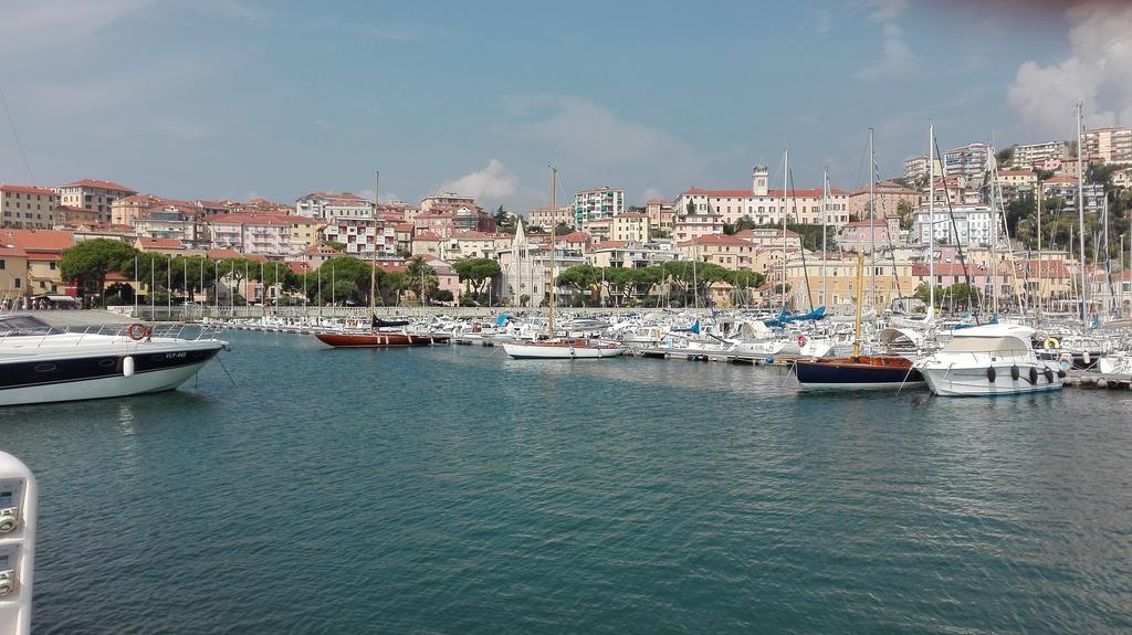 Case Vacanze Borgo Marina Imperia Exterior foto