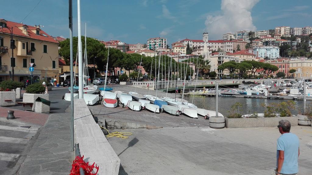 Case Vacanze Borgo Marina Imperia Exterior foto