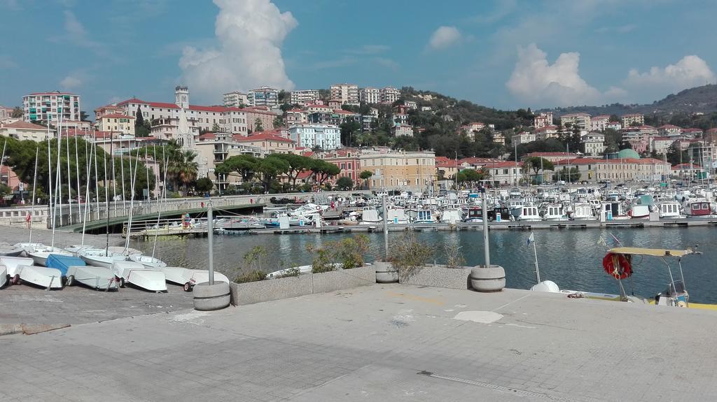 Case Vacanze Borgo Marina Imperia Exterior foto