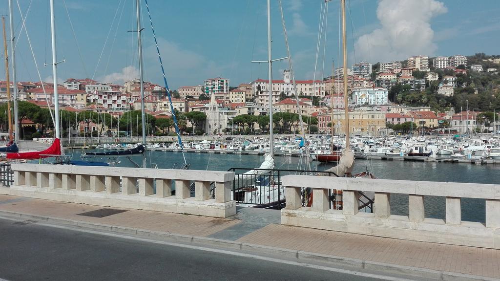 Case Vacanze Borgo Marina Imperia Exterior foto